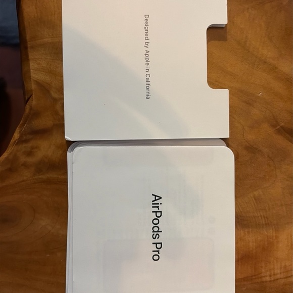 Wireless AirPods Pro 2nd gen with Case White with design - Picture 9 of 16